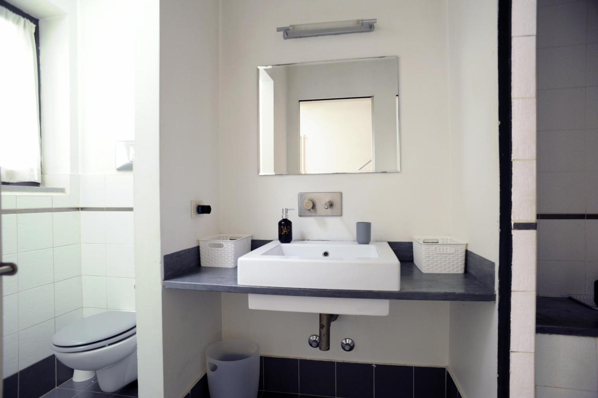 Sant Ambrogio Courtyard Room In Shared Flat Milano Esterno foto